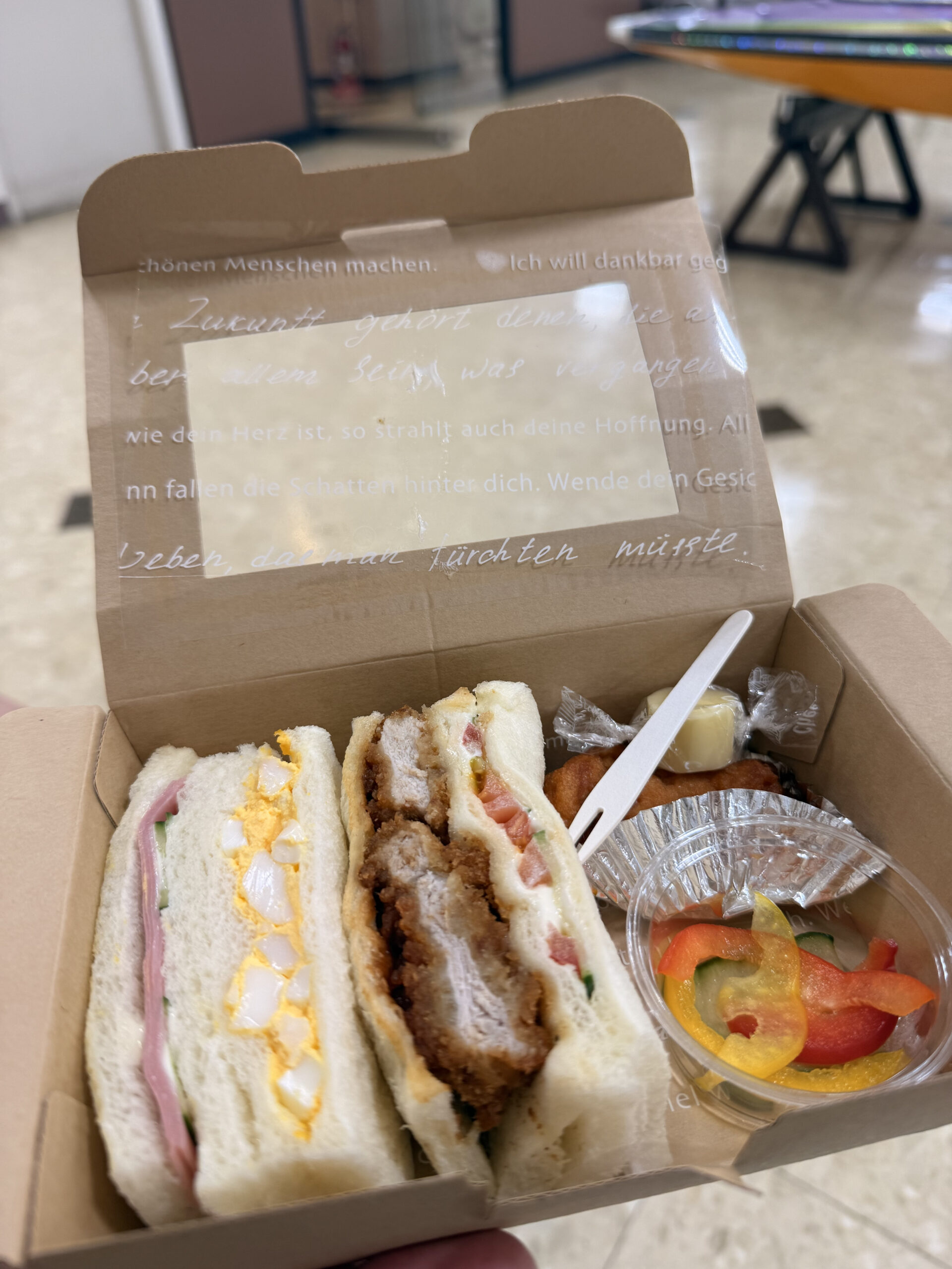 軽食のサンドイッチボックス