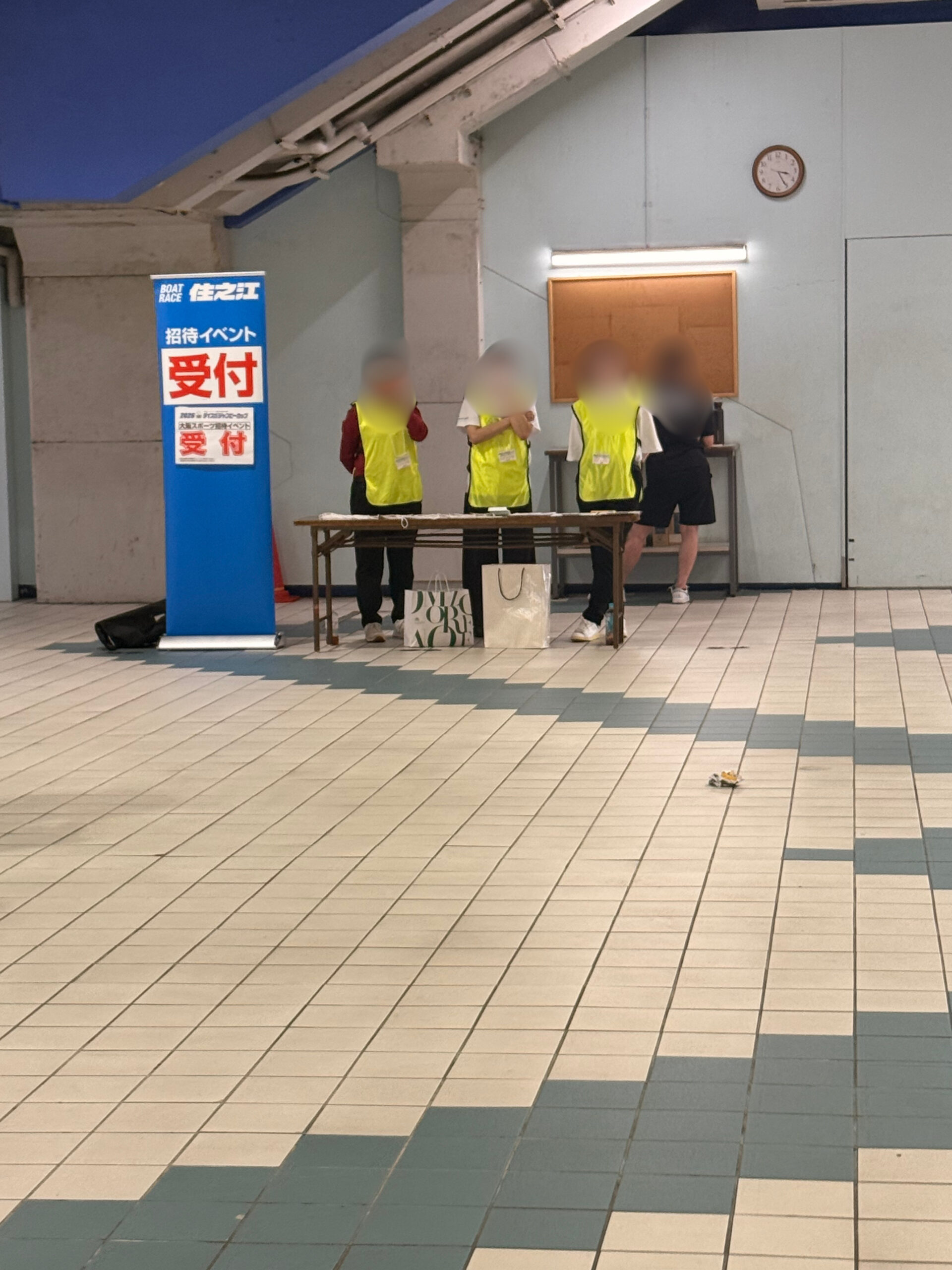 招待イベント受付の様子(広角)